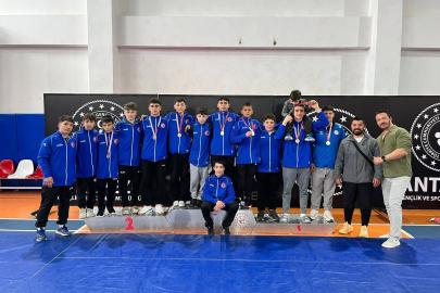 Korkutelili pehlivanlar Antalya şampiyonu