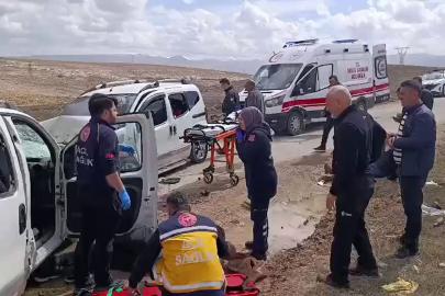 Malatya'da araçlar kafa kafaya çarpıştı: 4 yaralı