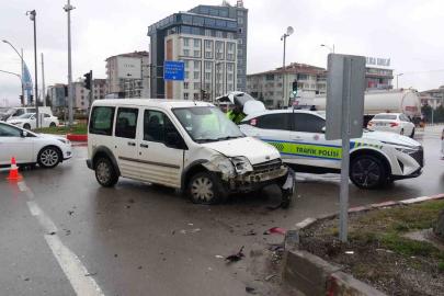 Malatya’da hafif ticari araç ile otomobil çarpıştı: 2 yaralı