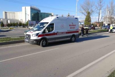 Malatya’da otomobil ile çarpışan motosiklet devrildi: 2 yaralı