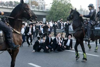 Netanyahu ve Smotrich, Haredi Yahudilerin askerlikten muafiyetini şimdilik durdurdu