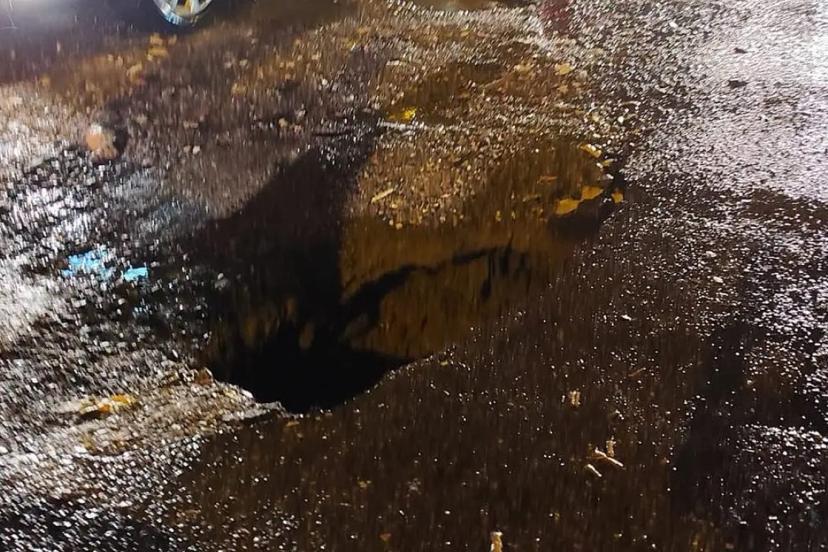 Siirt’te sağanak yağış sonrası yol çöktü