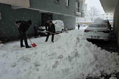 Tatvan’da kar kalınlığı 1 metreye ulaştı