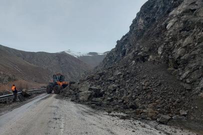 Yüksekova-Van kara yolu kontrollü şekilde geçişlere açıldı