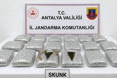 Araçta, 30 kilogram uyuşturucu
