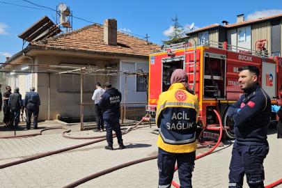 Ev yangını büyümeden söndürüldü