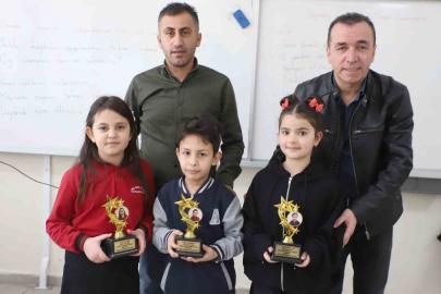 Hakkari’de öğrencilerin başarısı kupayla taçlandı