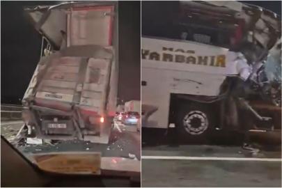 İstanbul'da tır ile yolcu otobüsü çarpıştı: 10 yaralı