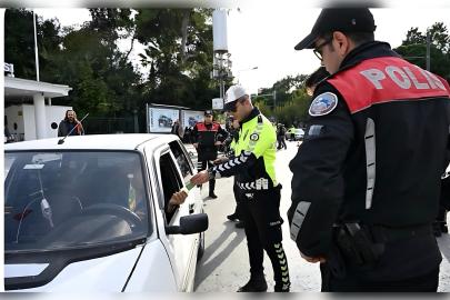İzmir’de aranan 966 şahıs yakalandı