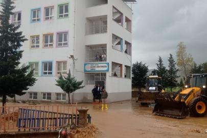 Mardin'de yağıştan okulda mahsur kalan 75 öğrenci tahliye edildi