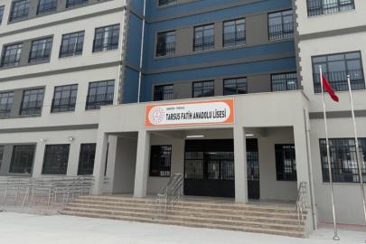 Mersin’de lise öğrencisi okulda silahla yakalandı