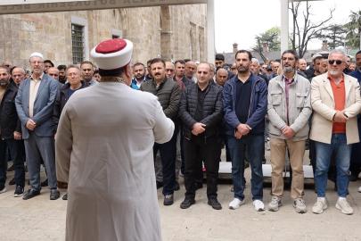 Okul saldırılarında hayatını kaybedenler için gıyabi cenaze namazı kılındı