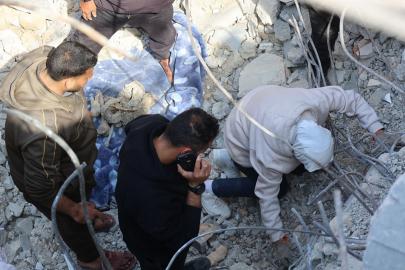 Şehitlerin naaşları enkaz altında kayboluyor: Gazze'de acı dinmiyor