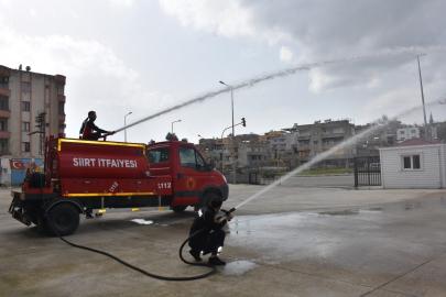 Siirt’te dar sokaklara yönelik özel itfaiye aracı hizmete girdi