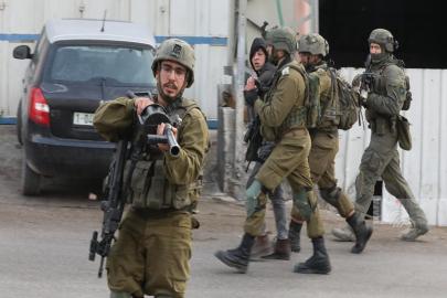 Siyonist işgalciler Batı Şeria'da baskınlarını artırdı: 50'den fazla Filistinli esir alındı