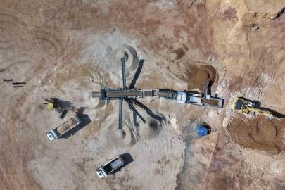 Tunceli’de 120 kilometrelik sıcak asfalt hedefi için dev tesis kuruldu