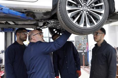 Uygulamalı ve uzun dönemli stajlar iş hayatına uyumu hızlandırıyor