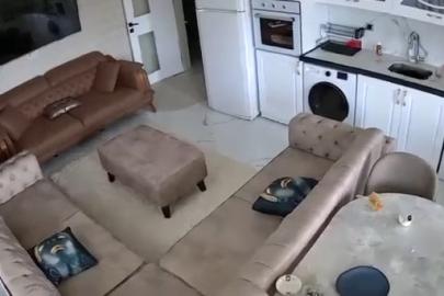 Van’da 5.2 büyüklüğünde deprem: Sarsıntı anı kamerada