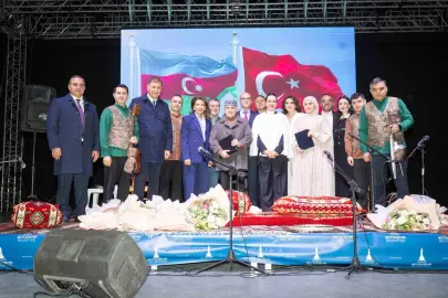 40 yıllık kardeşlik İzmir'de şarkılarla kutlandı
