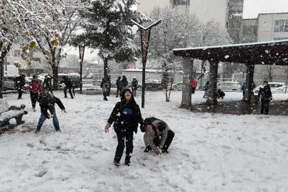 Afyonkarahisar'da kar nedeniyle eğitime 1 gün ara verildi