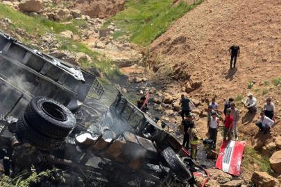 Araçta sıkışan sürücü yanarak hayatını kaybetti