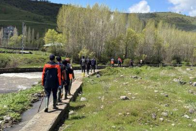 Bingöl’de kayıp emekli öğretmeni 229 personel arıyor