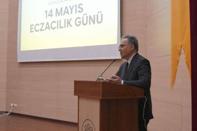 Eczacılık Fakültesinde öğrenciler beyaz önlük giymenin heyecanını yaşadı