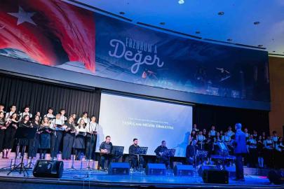 Fen lisesi öğrencilerinden müzik gösterisi