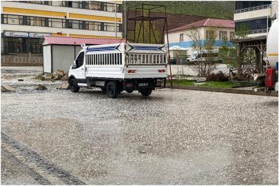 Fındık büyüklüğündeki dolu yağışı çiftçiyi tedirgin etti