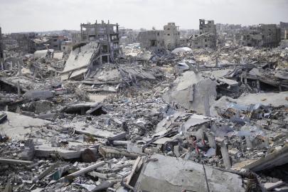 Gazze'de sözde ateşkes altında bombardıman ve yıkım durmuyor