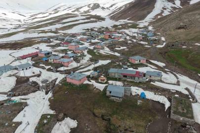 Iğdır’da kar altındaki evler havadan görüntülendi