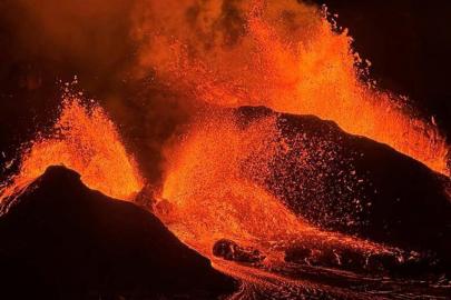 Kilauea Yanardağı yeniden lav püskürtmeye başladı