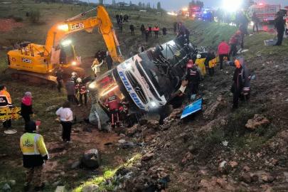 Malatya Valisi Yavuz: Otobüs kazasında 3 kişi hayatını kaybetti, 22 yaralının tedavisi sürüyor