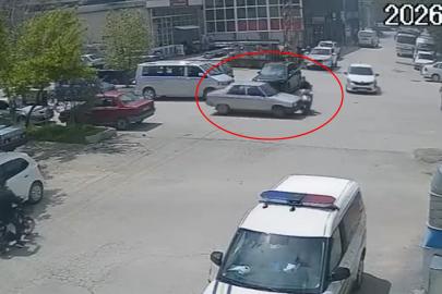 Otomobille çarpışan motosiklet sürücüsü yaralandı