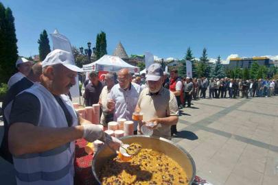 Aşure dağıtımında yoğunluk