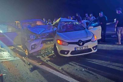 Bingöl’de  otomobil ile pikap çarpıştı: 1’i ağır 3 yaralı