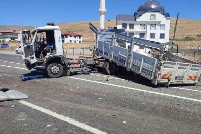 Elazığ’da kamyonlar çarpıştı: 1 yaralı