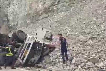 Erzurum’da feci kaza: Freni patlayan tırdan atlayan sürücü öldü, 2 kişi yaralandı