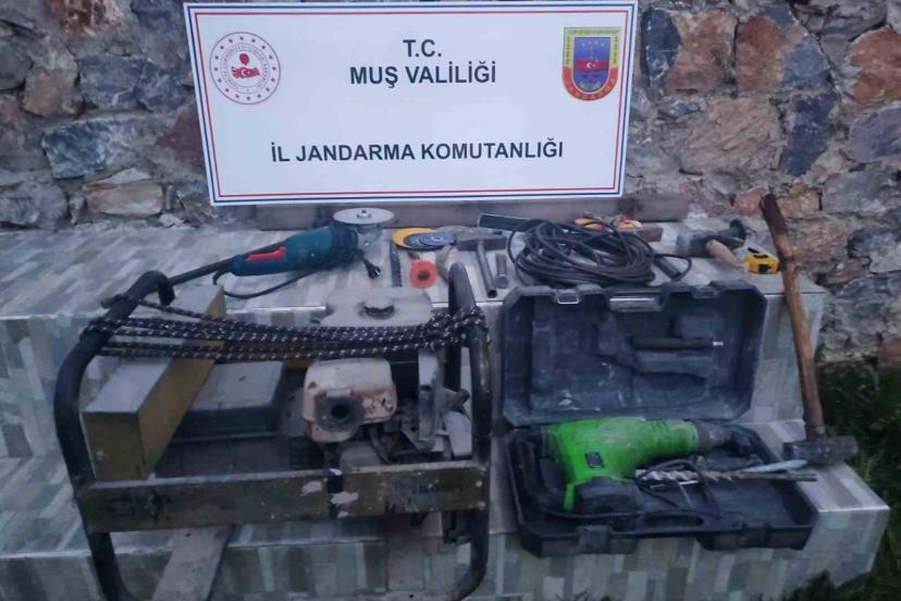 Muş’ta kaçak kazı operasyonu: 3 şüpheli gözaltına alındı
