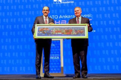 NATO Zirvesi'ne adım adım. MİT Başkanı Kalın'ın hediyesi dikkati çekti