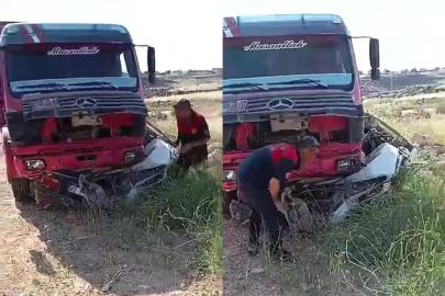 Şanlıurfa’da otomobil kamyonun altında ezildi: 3 ölü