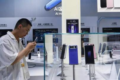 Alışkanlıkları kökten değiştirecek. Çin'deki teknoloji fuarında yapay zekalı akıllı telefonlar tanıtıldı