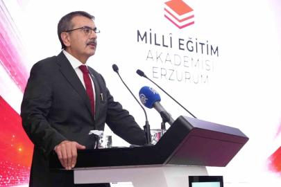 Bakan Tekin: "Hayatın çok hızlı değiştiği bir dönemi yaşıyoruz"