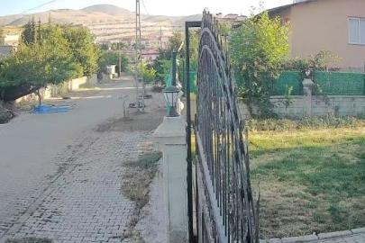 Deprem anı kameralara yansıdı
