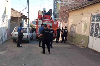 Depremde iki katlı müstakil evde kısmi göçük