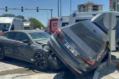 Elazığ’da otomobiller çarpıştı: 5 yaralı