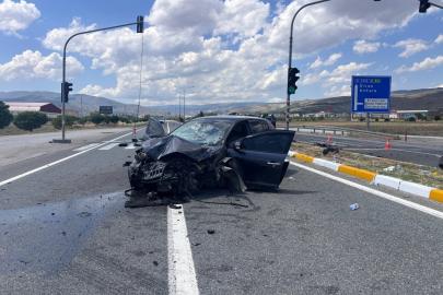 Erzincan’da 5 kişinin yaralandığı trafik kazası kamerada