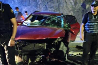 Hakkari’de otomobiller kafa kafaya çarpıştı: 7 yaralı