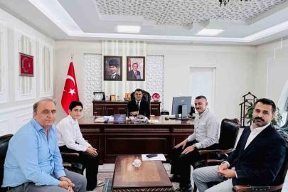 LGS Ağrı şampiyonu Muhammed Yusuf Işık’a Kaymakam Dertlioğlu’ndan anlamlı ödül