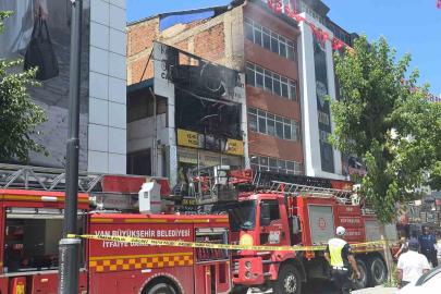 Van’da korkutan iş yeri yangını